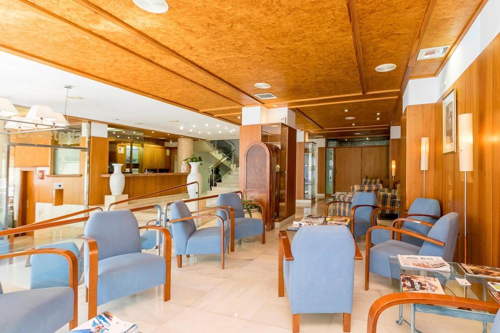 杜克沙普拉亚公寓式酒店 圣埃乌拉利亚 外观 照片